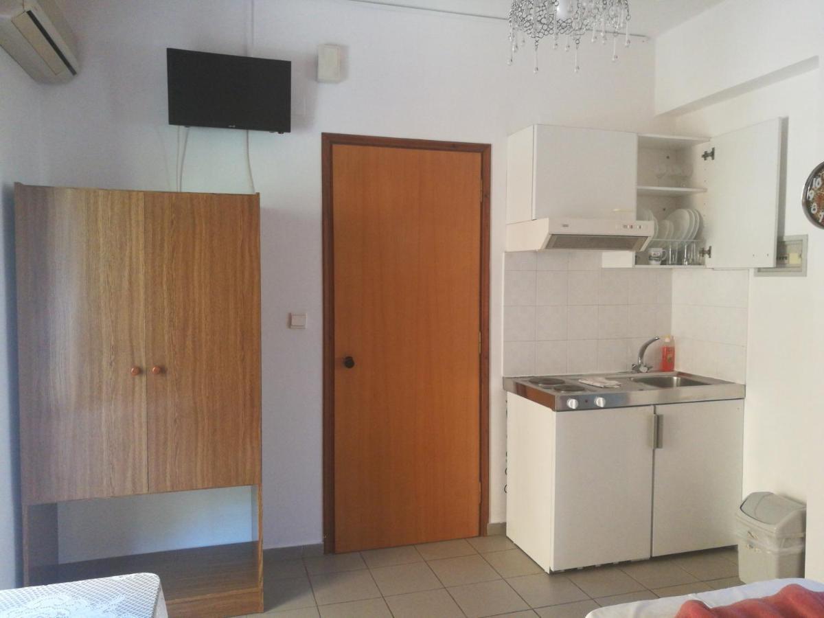 Adamas Rooms Palaiochora Exterior photo